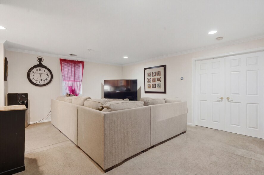 More Photos Of 106 Newport Bridge Rd, Warwick Multifamily For Sale