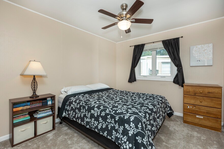 More Photos Of 6100 M-68 Hwy, Indian River Hotel For Sale