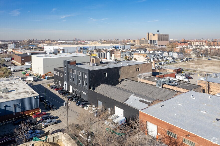 More Photos Of 928 W 38th Pl, Chicago Flex For Lease