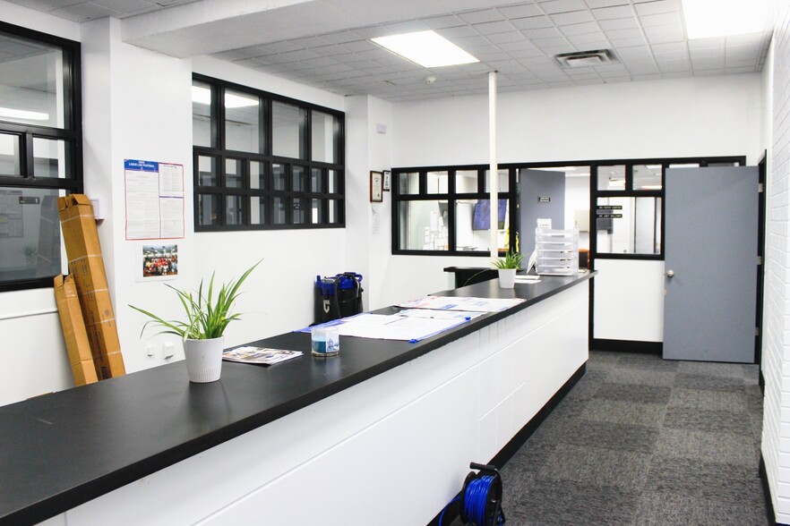 More Photos Of 651 E Main St, Dayton Office For Sale