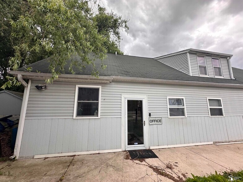 More Photos Of 420-440 Carey St, Deerfield Manufacturing For Sale