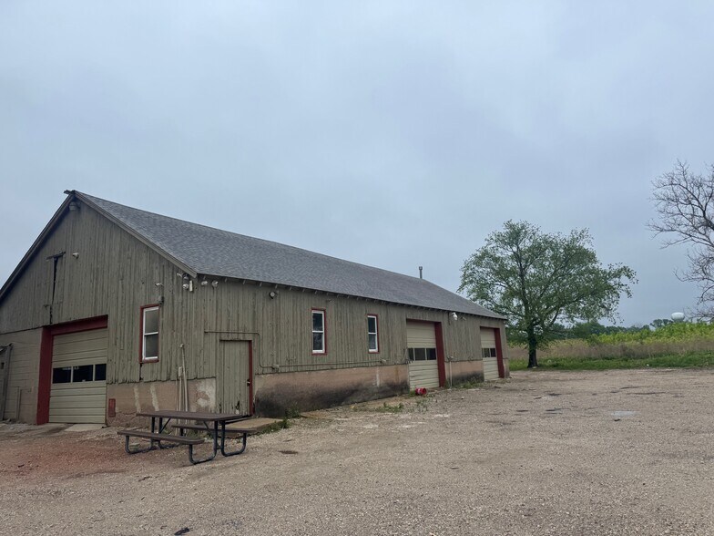 More Photos Of 1103 Fabyan Pkwy, Geneva Manufacturing For Lease