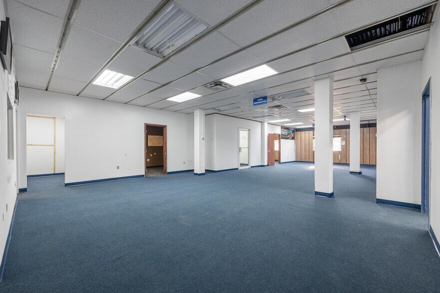 More Photos Of 2546-2578 Fowler St, Fort Myers Warehouse For Lease