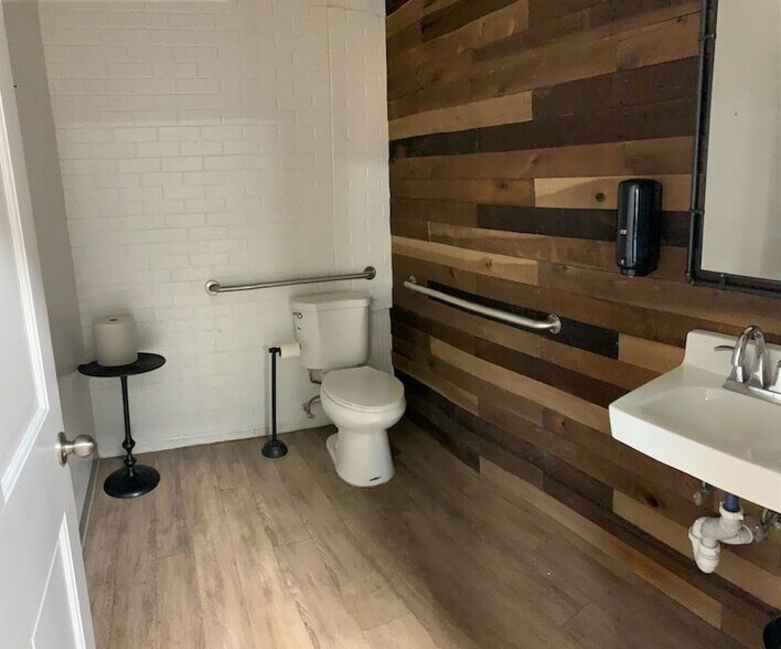 More Photos Of 6 A St, Derry Manufacturing For Lease