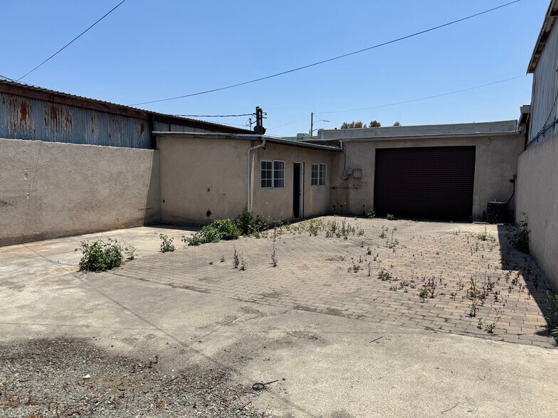 More Photos Of 4641 Telegraph Rd, Los Angeles Manufacturing For Sale