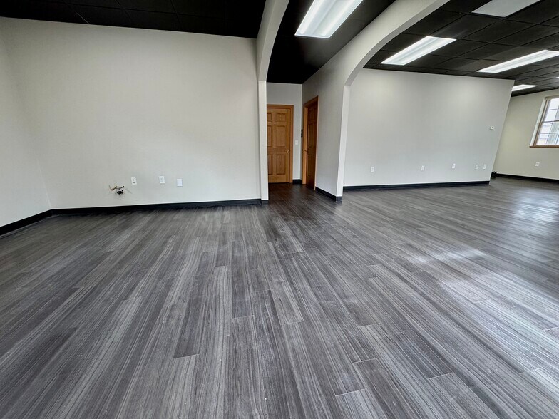 More Photos Of 1751 SE 2nd Ave, Grand Rapids Office For Lease