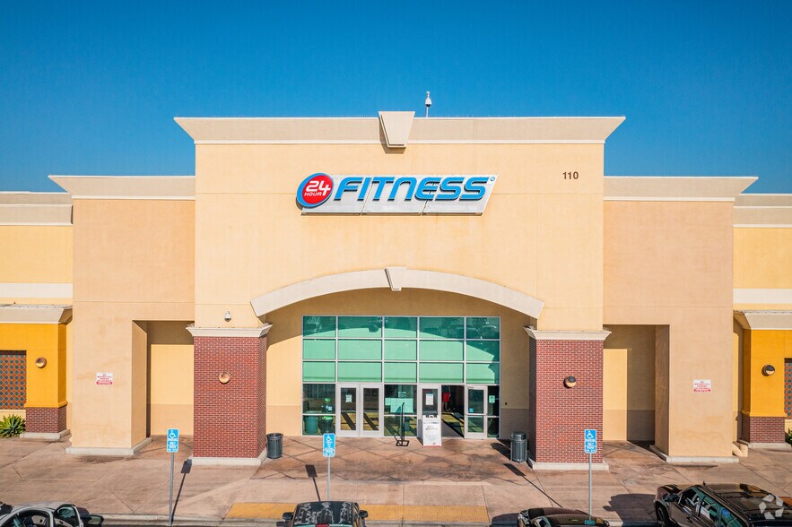 More Photos Of 200-208 Towne Center Dr, Compton Storefront For Lease