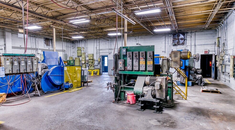 More Photos Of 1076 Airport Rd, Tappahannock Warehouse For Lease