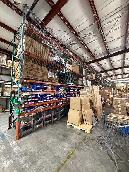More Photos Of 1325 SW Market St, Lee's Summit Manufacturing For Sale