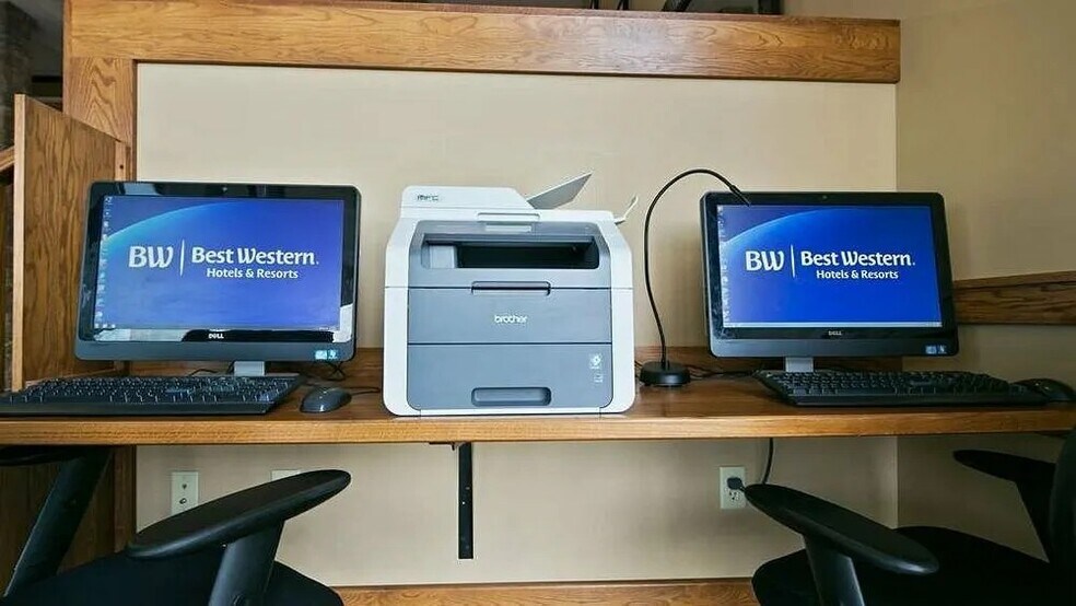 More Photos Of 1607 E Highway 50, Yankton Hotel For Sale