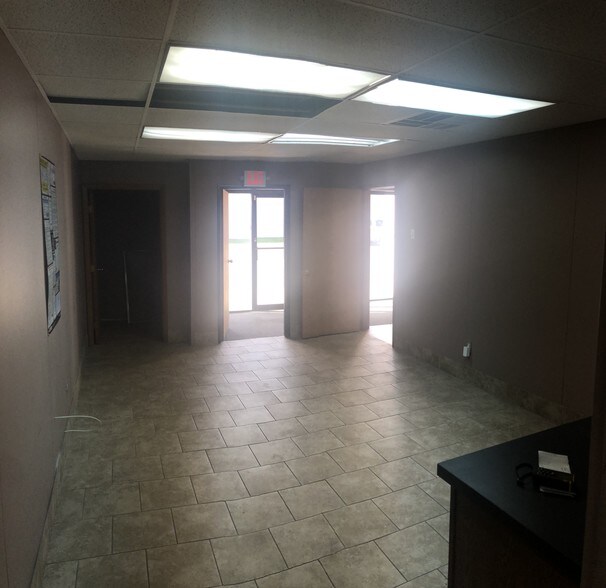 More Photos Of 12250-12264 Universal Dr, Taylor Warehouse For Lease