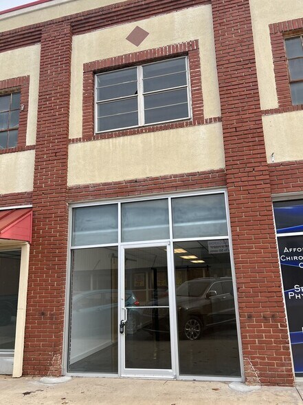 More Photos Of 209-211 S 5th St, Chickasha Storefront For Lease