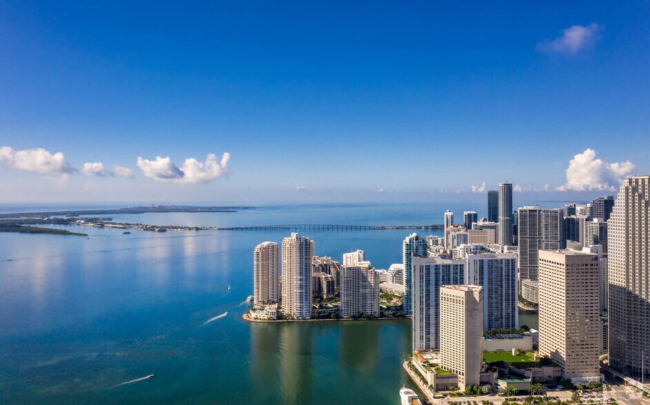 More Photos Of 100 SE 2nd St, Miami Office For Lease