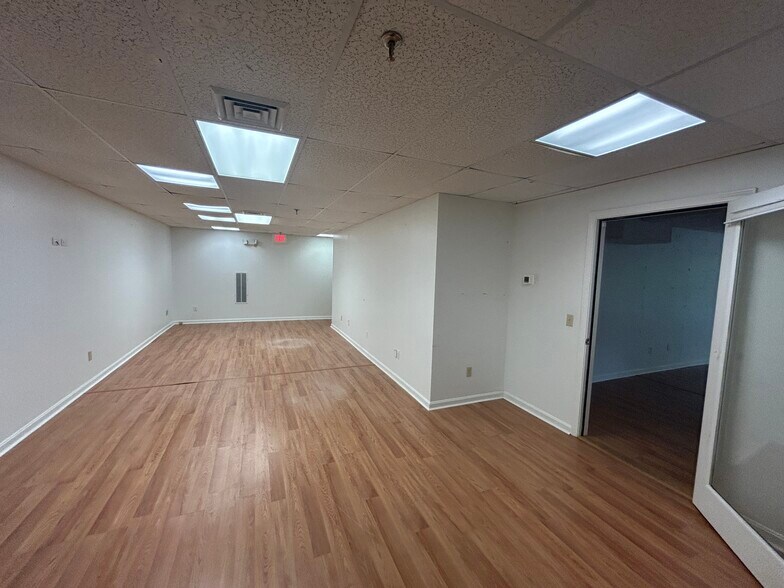 More Photos Of 812 Main St, Osterville Office Residential For Lease