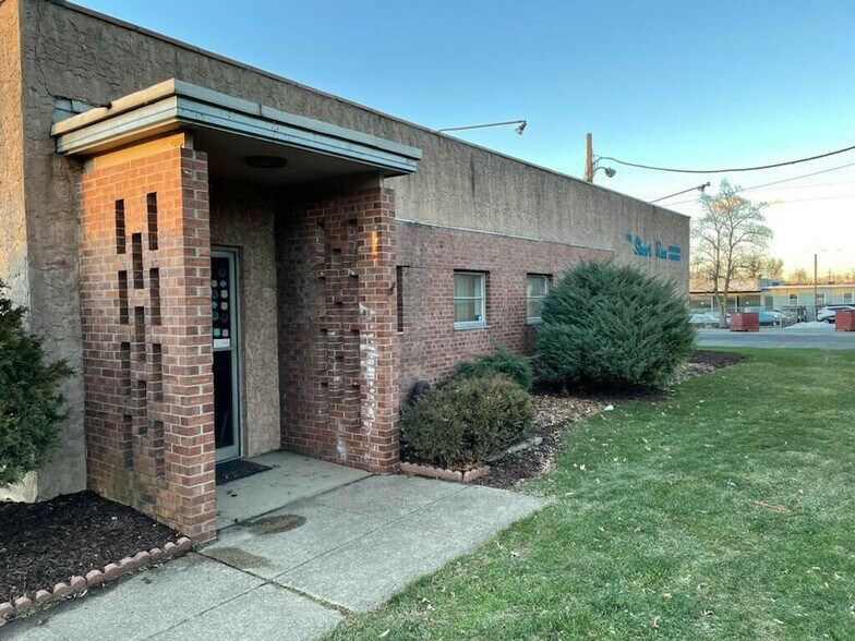 More Photos Of 925 E Linden Ave, Linden Warehouse For Lease