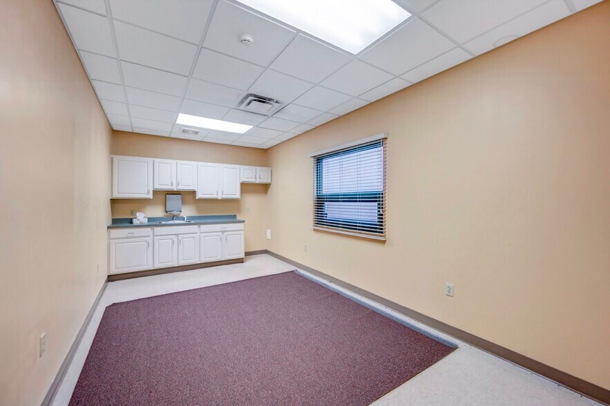 More Photos Of 1110 Clay Ave, Dunmore Medical For Lease