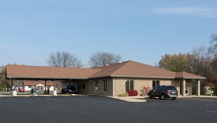 More Photos Of 945 Cardinal Ln, Green Bay Bank For Sale