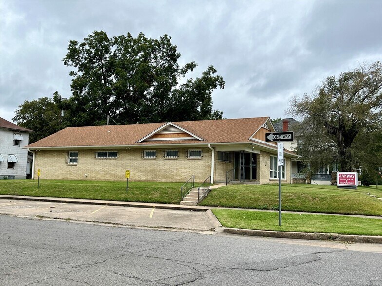 More Photos Of 655 E Okmulgee St, Muskogee Medical For Lease