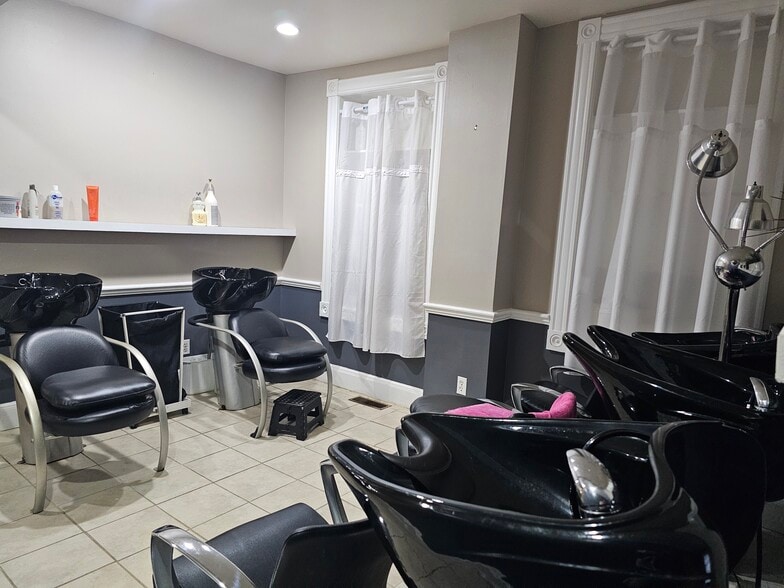 More Photos Of 208 N Washington St, Alexandria Storefront Retail Office For Lease