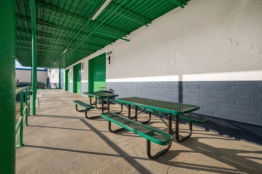 More Photos Of 322 W 32nd St, Charlotte Warehouse For Lease
