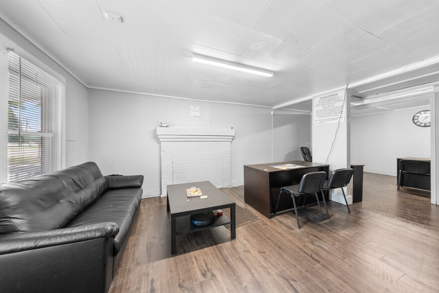 More Photos Of 5265 N Roxboro St, Durham Freestanding For Lease