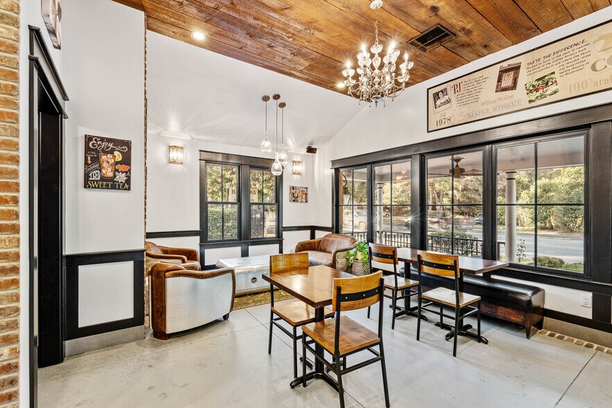 More Photos Of 8026 E Main St, Ridgeland General Retail For Sale