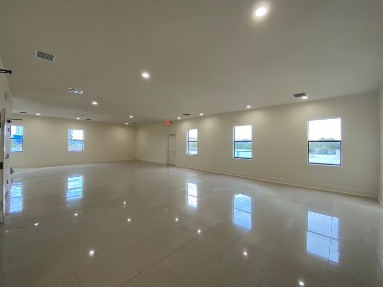 More Photos Of 219 N 21st Ave, Hollywood Storefront Retail Office For Sale