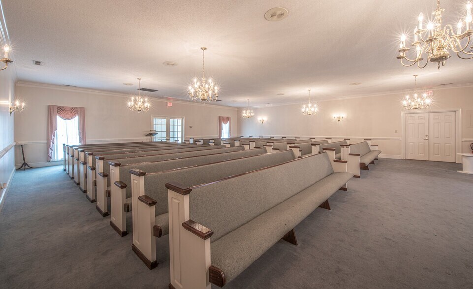 More Photos Of 913 N Arendell Ave, Zebulon Funeral Home For Sale