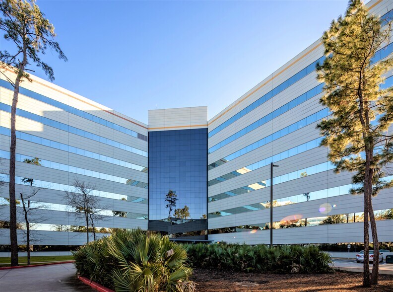 More Photos Of 11450 Compaq Center West Dr, Houston Unknown For Lease
