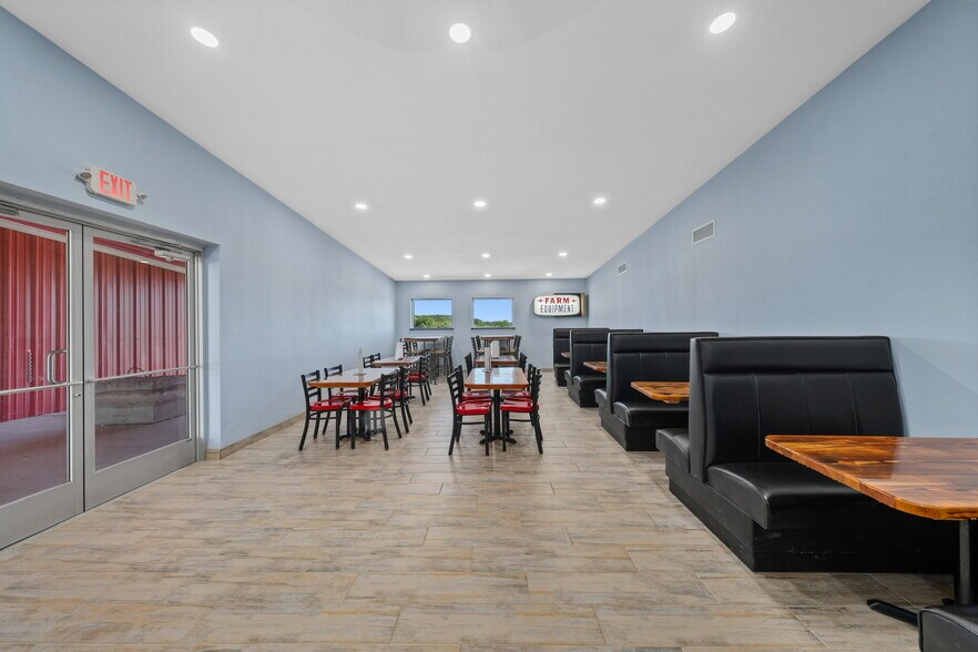 More Photos Of 4159 Highway 6, Clifton Showroom For Sale