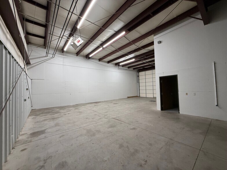 More Photos Of 3509-3517 MacDonnell Dr, Norman Service For Lease
