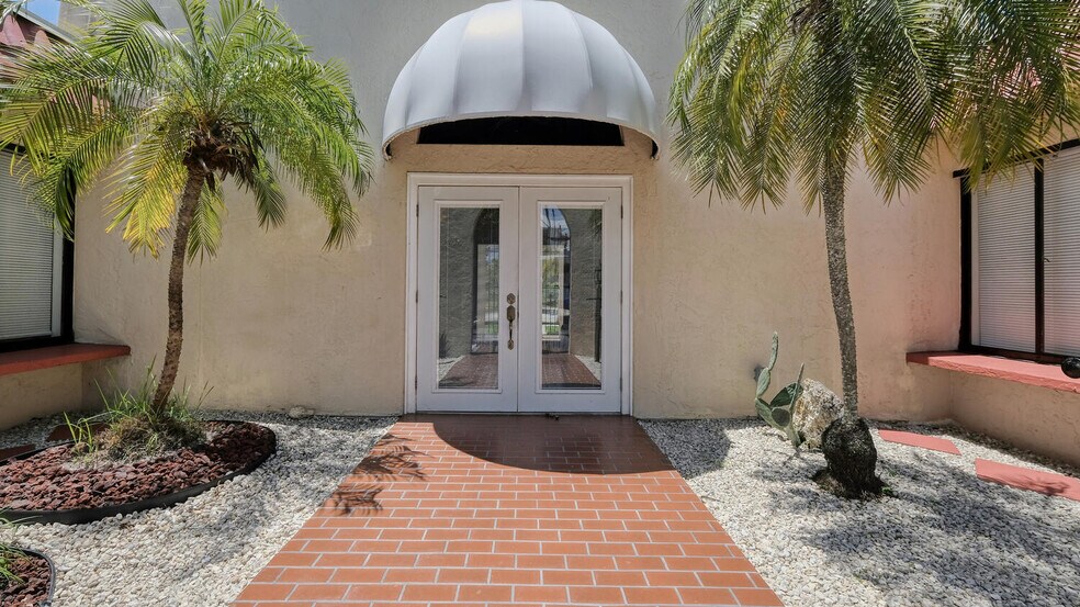 More Photos Of 2548-2550 First St, Fort Myers Loft Creative Space For Lease