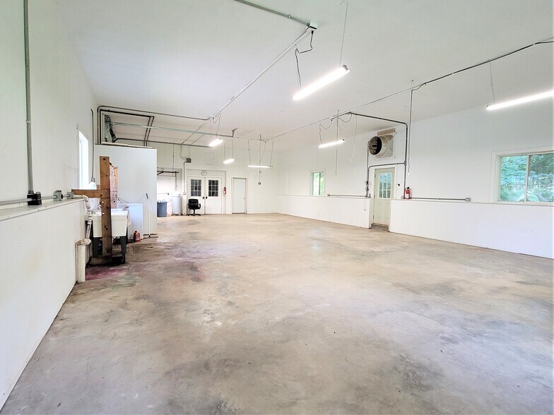 More Photos Of 192 Yantz Rd, Red Hook Light Distribution For Lease