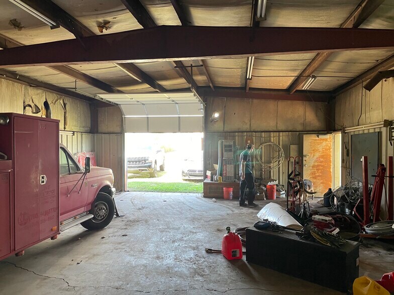 More Photos Of 18608 NE 23rd St, Harrah Light Distribution For Lease