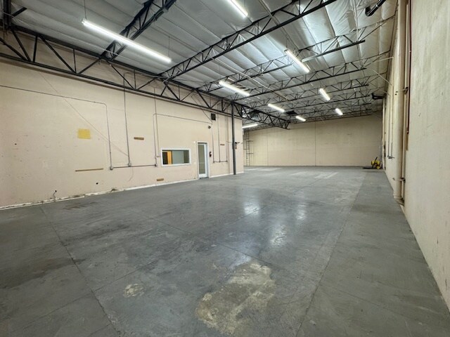 More Photos Of 5968 Edmond St, Las Vegas Warehouse For Lease