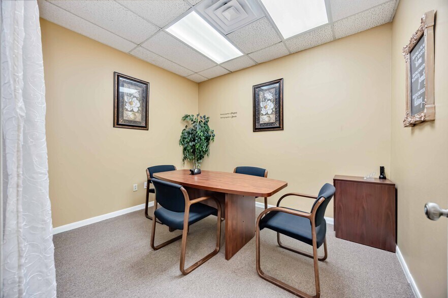 More Photos Of 14741 Pebble Bend Dr, Houston Loft Creative Space For Lease