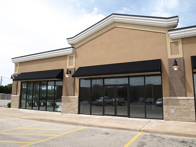 Primary Photo Of 1348 N Henderson St, Galesburg General Retail For Lease