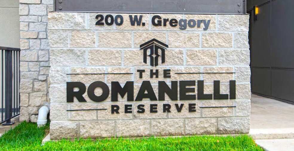 More Photos Of 200 W Gregory Blvd, Kansas City Apartments For Sale