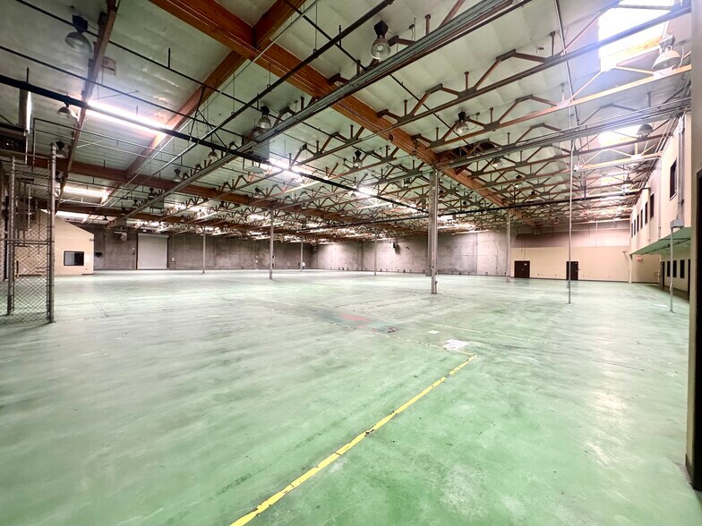 More Photos Of 745 Grier Dr, Las Vegas Warehouse For Lease