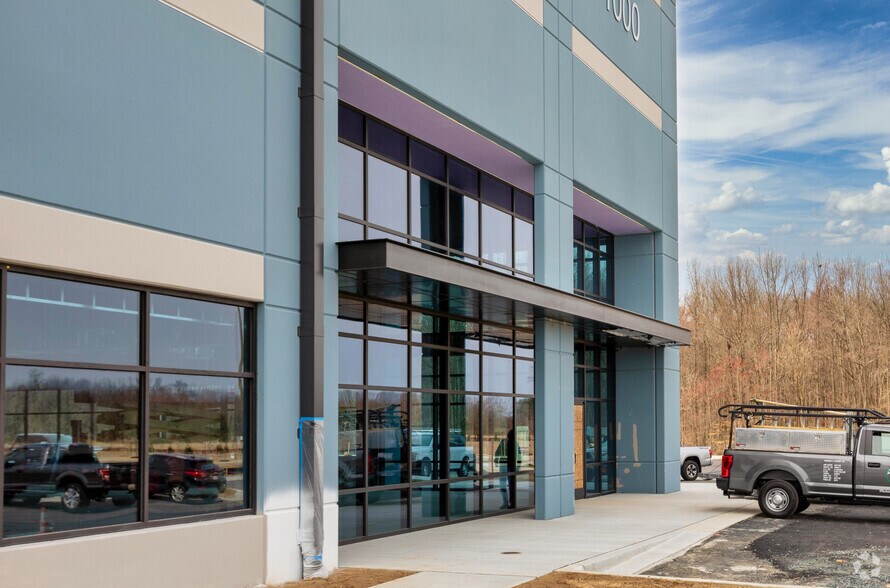 More Photos Of 1000 Commerce Center Dr, Elkton Distribution For Lease
