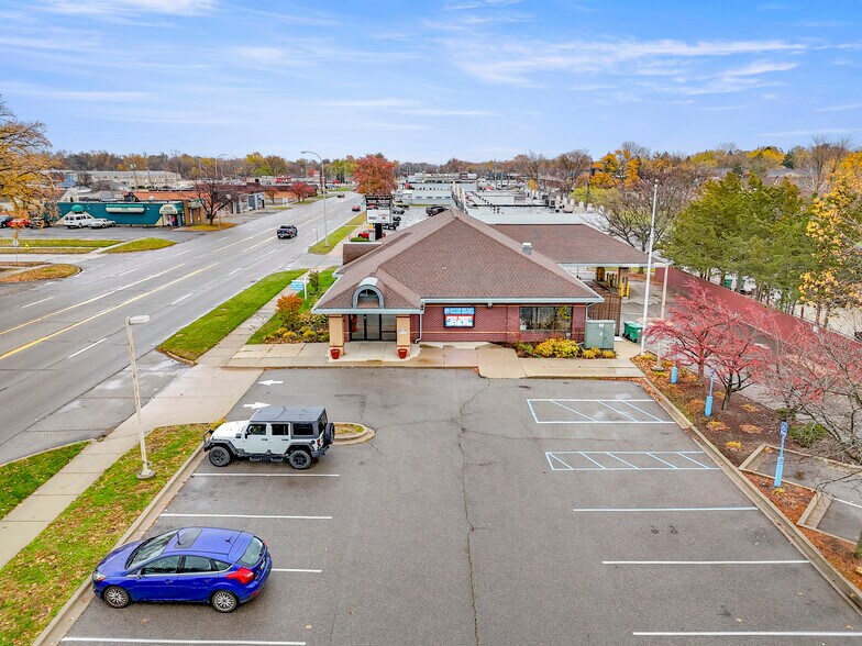 More Photos Of 27621 Warren Rd, Garden City Freestanding For Lease