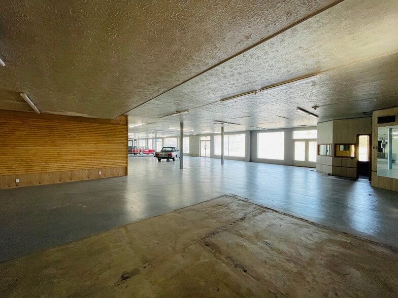 More Photos Of 312 Kanuga Rd, Hendersonville Auto Dealership For Lease