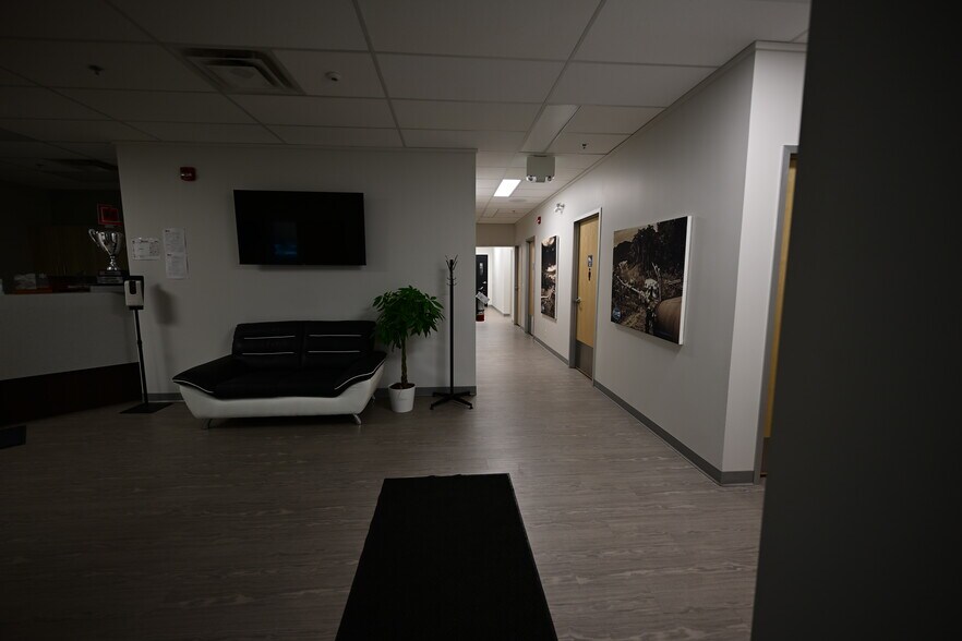 More Photos Of 7111 And 7115 68 Av NW, Edmonton Manufacturing For Lease