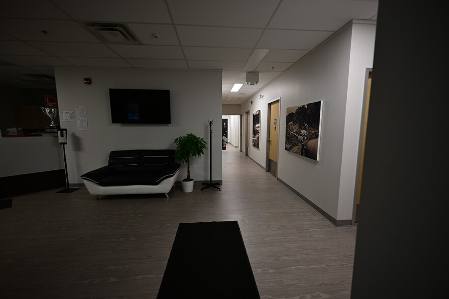 More Photos Of 7115 68 Av NW, Edmonton Warehouse For Lease