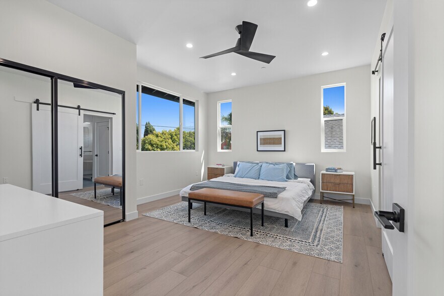 More Photos Of 705 6th Ave, Venice Apartments For Sale