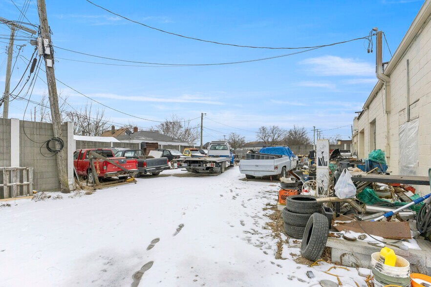 More Photos Of 17310 E 9 Mile Rd, Eastpointe Freestanding For Sale