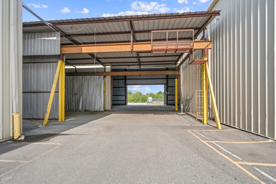 More Photos Of 1118 N Magnolia Ave, Ocala Warehouse For Sale