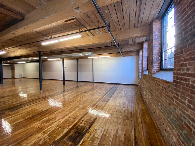 More Photos Of 165 Brumley Ave, Concord Office For Sale