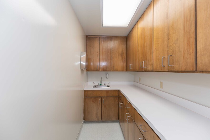 More Photos Of 7308 Fleming Ave, Amarillo Medical For Lease