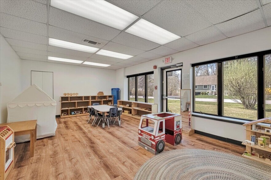 More Photos Of 4 Glenna Dr, Carmel Specialty For Sale